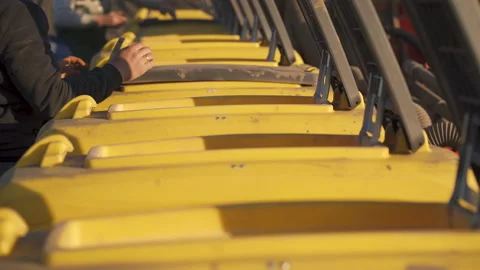 Preparation of workers of a part of a tractor for work in the field. Vidéo 132104417