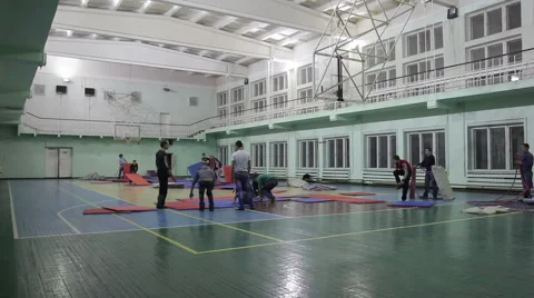 Preparations for the competition: the installation of the mat tatami (timelaps) Vídeo Stock 63864341