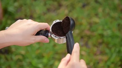 Prepare coffee by tamping 스톡 동영상 72916902