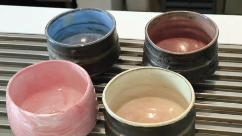 Prepare a cup for brewing tea. Video stock 288453001