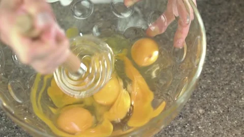 Prepare eggs Stock-Footage 143224078