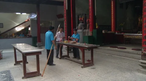 Prepare Incense in a temple Video stock 51150957