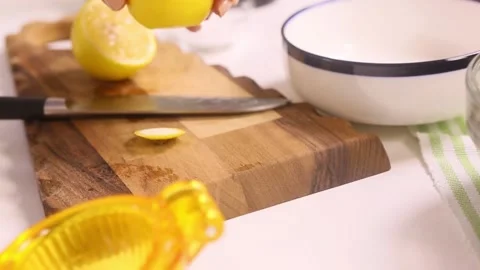 Prepare lemon juice Stock Footage 171834271