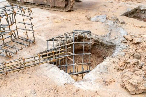 Prepare reinforcement column for pour concreat footing. Foto stock