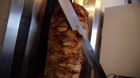 Prepare shawarma, meat on a spit Видео 83968682
