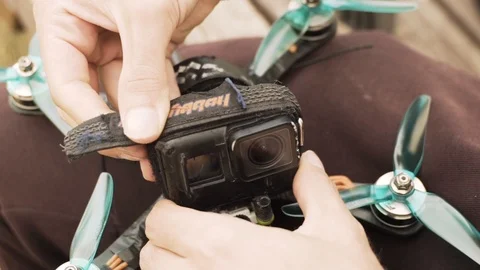 Preparing Action cam on Fpv Racing Drone 動画素材 118840342