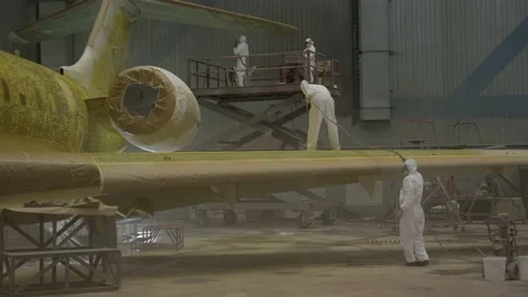 Preparing the aircraft for painting. Vidéo 157283266