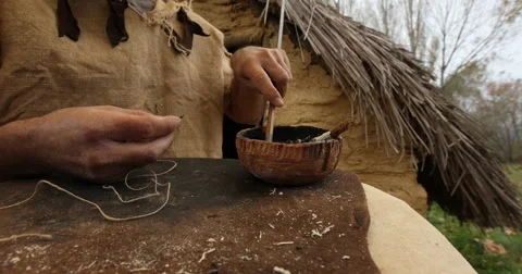 Preparing an arrow 库存影片 61269059