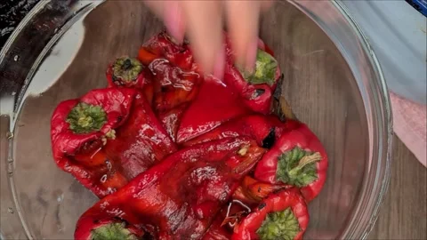 Preparing Baked Red Pepper Vidéo 166794125