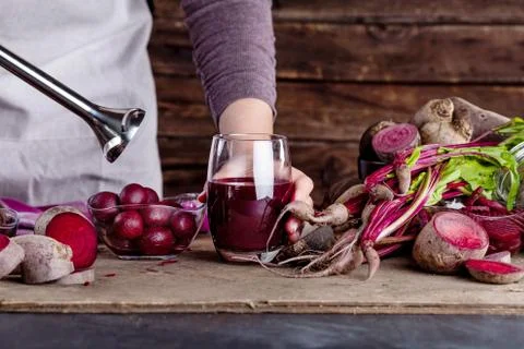 Preparing a beetroots juice Foto stock