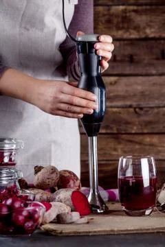 Preparing a beetroots juice Foto stock