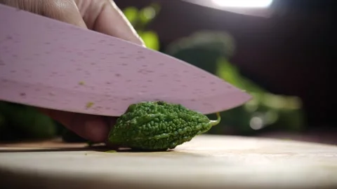 Preparing bitter gourd for salad in 4k slow motion Stockbeeldmateriaal 141378792