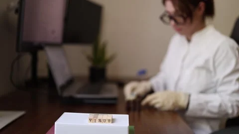 Preparing blood samples for virus biomarker testing Stockbeeldmateriaal 337571241