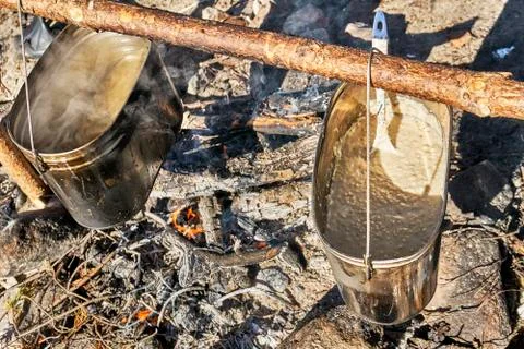 Preparing a breakfast on bonfire in a hike Stockfoto's