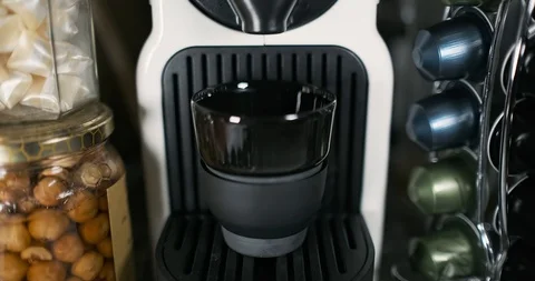 Preparing Breakfast Coffee with a Modern Coffee Machine 스톡 동영상 127967099