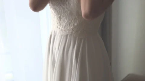 Preparing the bride for the wedding in hotel suite 스톡 동영상 94208502