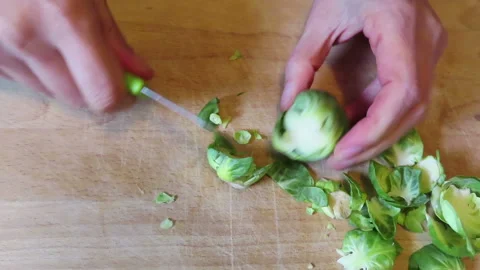 Preparing Brussels sprouts to cook on a cutting board. Stockbeeldmateriaal 141206430