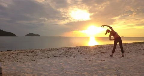 Preparing  for cardio workout Stock Footage 89020195