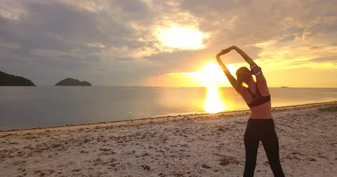 Preparing  for cardio workout Stock Footage 89020514