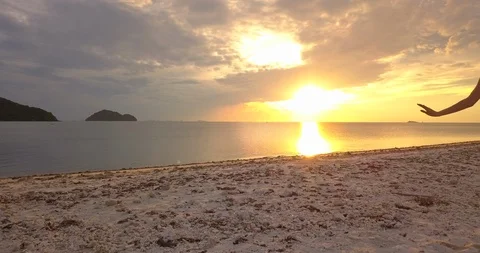 Preparing  for cardio workout Stock Footage 89020702