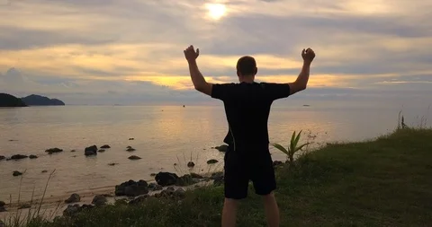 Preparing  for cardio workout Stock Footage 89254408