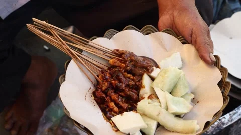 Preparing chicken satay in peanut sauce served. Video stock 317445481