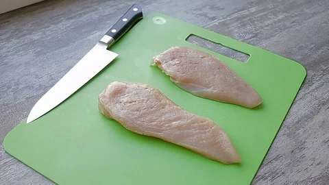 Preparing chicken steak Video stock 90808391