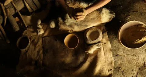 Preparing clay to make pottery 動画素材 61263909