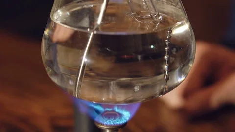 Preparing coffee in alternative vacuum coffee maker 스톡 동영상 70267212