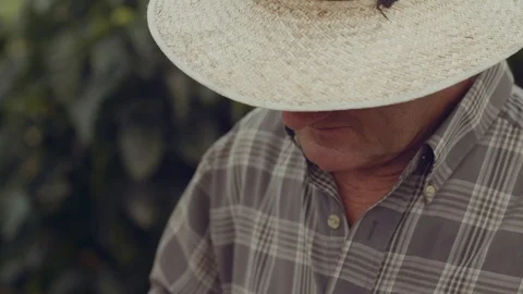 Preparing Coffee Colombia 06 動画素材 93569912