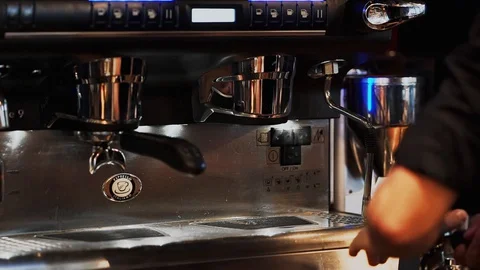Preparing Coffee Machine Hand Close Up Detail Slow Motion Vídeo Stock 128492852
