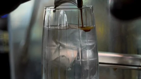 Preparing cold americano, slow motion Stock Footage 113220033