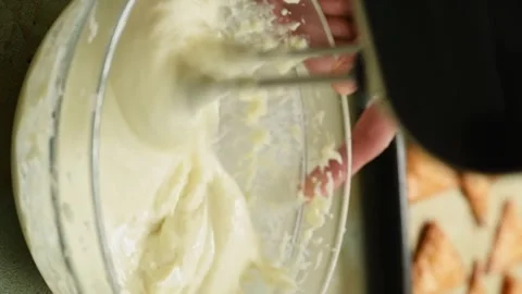 Preparing cream for cake. Mixing ingredients in a bowl with a mixer. 스톡 동영상 333708291