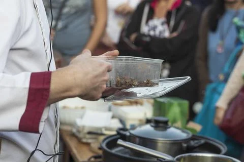 Preparing crickets in a pan for eating Foto stock