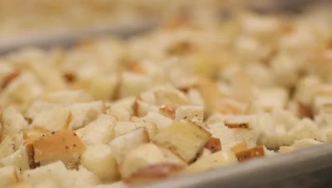 Preparing croutons 2 動画素材 10682544