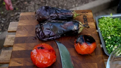 Preparing a delicious side dish of vegetables and herbs for a pork barbecue Video stock 128920077