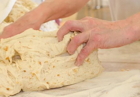 Preparing dough in a bakery. Foto stock