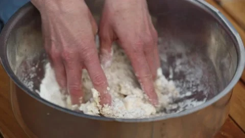 Preparing dough base for custard cream cake 動画素材 133750024