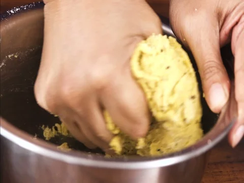 Preparing  Dough Indian Flat Bread - Closeup shot Vídeo Stock 80417396