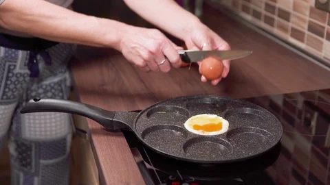 Preparing eggs in a pan in the kitchen. breakfast for the whole family Stock Footage 121764848