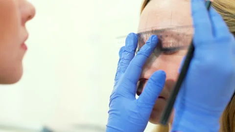 Preparing eyebrow permanent makeup procedure Video stock 89514836