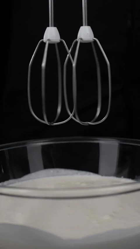 Preparing the flavourful cake cream with an electric mixer. Video stock 281667524