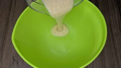 Preparing fluffy pancakes with eggs and bananas Video stock 171539327