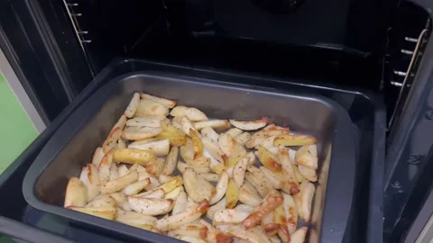 Preparing food in the oven. Video stock 168650758