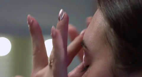 Preparing the forehead for make-up Stock Footage 149249395