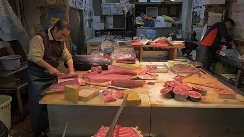 Preparing fresh bluefin tuna at a market in Japan, 4k Stock Footage