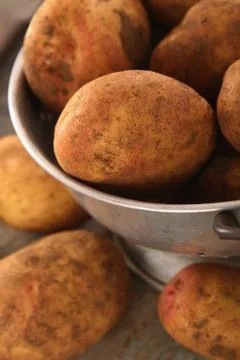 Preparing fresh potatoes Foto stock