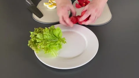 Preparing fresh salad with fresh ingredients Vídeos de archivo 343864285