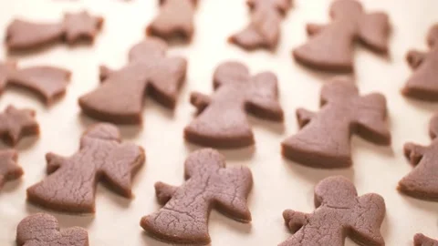 Preparing gingerbread cookies for Christmas. Vidéo 138761289