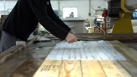 Preparing the glass panel on a table for cutting with automatic water jet Video stock 124155794